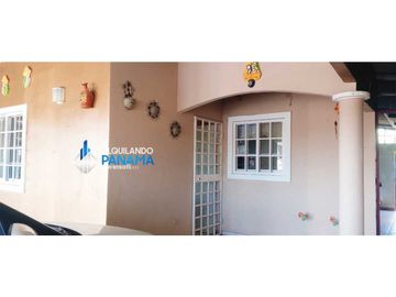 Se alquila acogedora casa en David, residencial céntrico y tranquilo