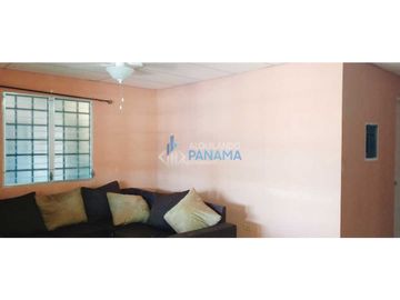 Se alquila acogedora casa en David, residencial céntrico y tranquilo