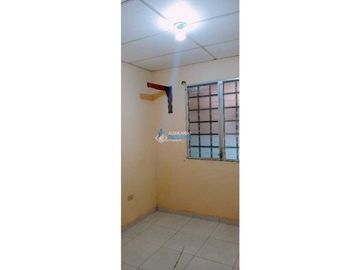 Se alquila acogedora casa en David, residencial céntrico y tranquilo