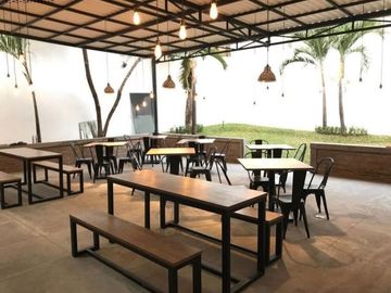 Rumah Usaha di Jalan Kapuas Hadap Selatan, Strategis
