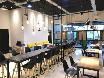 Rumah Usaha di Jalan Kapuas Hadap Selatan, Strategis