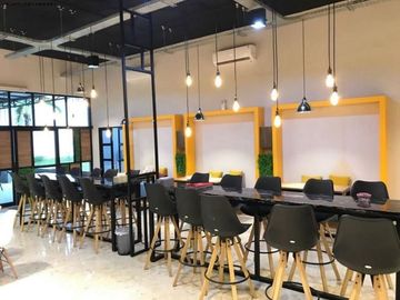 Rumah Usaha di Jalan Kapuas Hadap Selatan, Strategis