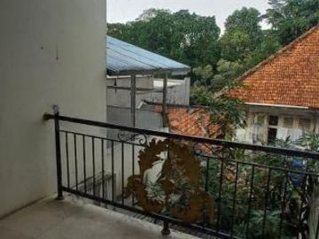 Rumah, di Kebayoran Baru,