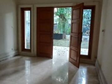 Rumah, di Kebayoran Baru,