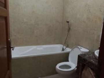 Rumah, di Kebayoran Baru,