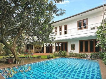 Jarang Ada! Rumah Asri 752m² di Ampera, Private Swimming Pool & Area Elite