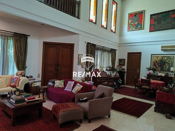 Jarang Ada! Rumah Asri 752m² di Ampera, Private Swimming Pool & Area Elite