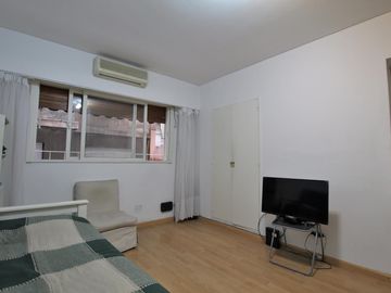 Av. Libertador y Montevideo - Monoamb. Vig 24hs - Apto Profesional - VENTA CON RENTA
