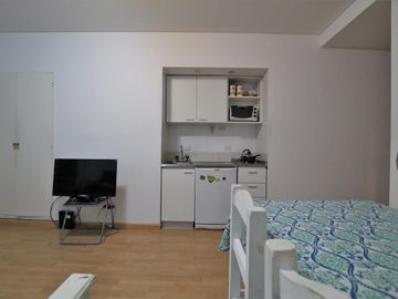 Av. Libertador y Montevideo - Monoamb. Vig 24hs - Apto Profesional - VENTA CON RENTA