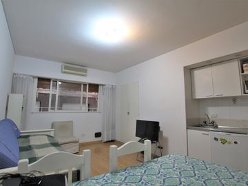 Av. Libertador y Montevideo - Monoamb. Vig 24hs - Apto Profesional - VENTA CON RENTA