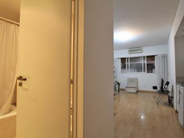 Av. Libertador y Montevideo - Monoamb. Vig 24hs - Apto Profesional - VENTA CON RENTA