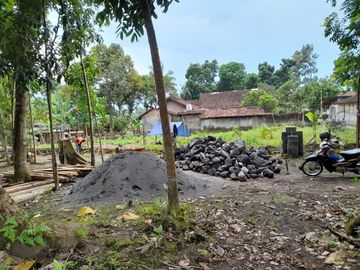 Rumah Minimalis Modern Berlokasi Sejuk dekat Taman Seloijayan