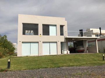 Venta Casa Vista al Lago - Mari Menuco