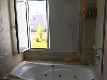 Venta Casa Vista al Lago - Mari Menuco