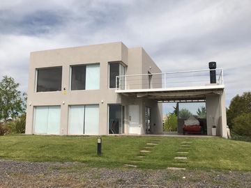 Venta Casa Vista al Lago - Mari Menuco