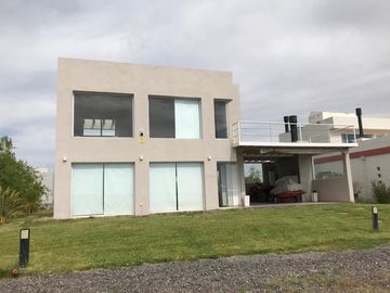 Venta Casa Vista al Lago - Mari Menuco