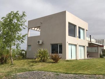 Venta Casa Vista al Lago - Mari Menuco