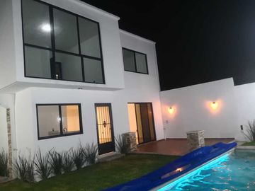 CASA NUEVA CON ALBERCA, A 10 MIN DE TLAYACAPAN Y OAXTEPEC, MORELOS