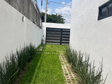CASA NUEVA CON ALBERCA, A 10 MIN DE TLAYACAPAN Y OAXTEPEC, MORELOS