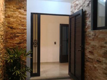 CASA NUEVA CON ALBERCA, A 10 MIN DE TLAYACAPAN Y OAXTEPEC, MORELOS