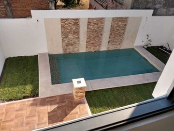 CASA NUEVA CON ALBERCA, A 10 MIN DE TLAYACAPAN Y OAXTEPEC, MORELOS