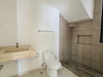 Casa en VENTA CON RECAMARA PLANTA BAJA en LOMAS DE MEDITERRANEO