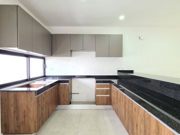 Casa en VENTA CON RECAMARA PLANTA BAJA en LOMAS DE MEDITERRANEO