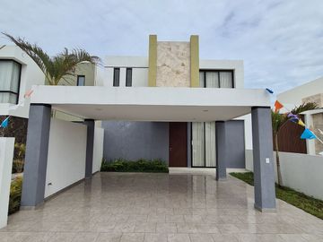 Casa en VENTA CON RECAMARA PLANTA BAJA en LOMAS DE MEDITERRANEO