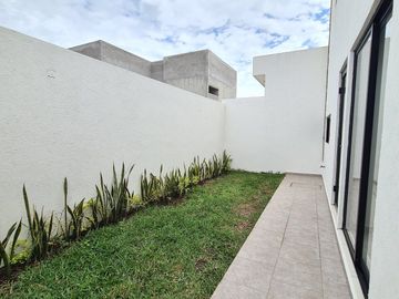 Casa en VENTA CON RECAMARA PLANTA BAJA en LOMAS DE MEDITERRANEO