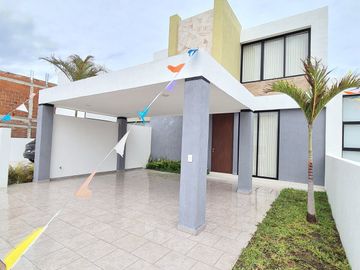 Casa en VENTA CON RECAMARA PLANTA BAJA en LOMAS DE MEDITERRANEO