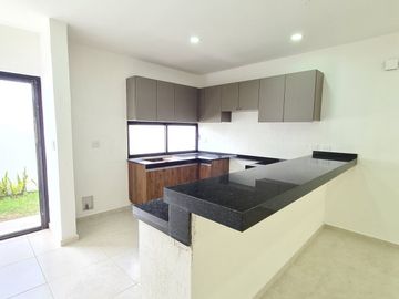 Casa en VENTA CON RECAMARA PLANTA BAJA en LOMAS DE MEDITERRANEO