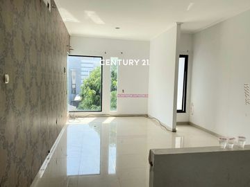 Dijual Atau Disewakan Rumah Hook Siap Huni  Dalam Cluster