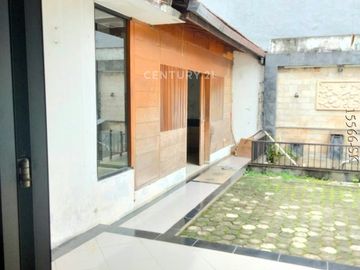 Dijual Atau Disewakan Rumah Hook Siap Huni  Dalam Cluster