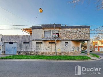 ECUADOR 994 - DEPÓSITO CON CASA EN PLANTA ALTA - US$ 154.000