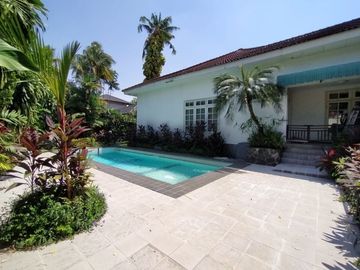Modern Town House di Pejaten dg Taman & Unit Bagus Kondisi Semi Furnished HSE-A0586