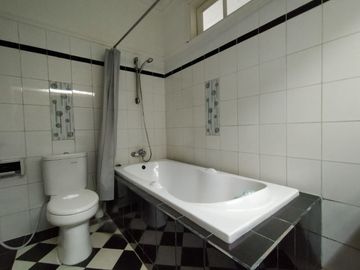 Modern Town House di Pejaten dg Taman & Unit Bagus Kondisi Semi Furnished HSE-A0586