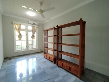 Modern Town House di Pejaten dg Taman & Unit Bagus Kondisi Semi Furnished HSE-A0586