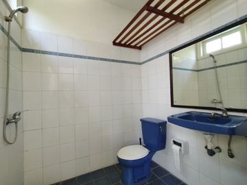 Modern Town House di Pejaten dg Taman & Unit Bagus Kondisi Semi Furnished HSE-A0586