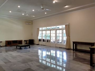 Modern Town House di Pejaten dg Taman & Unit Bagus Kondisi Semi Furnished HSE-A0586