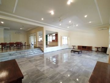 Modern Town House di Pejaten dg Taman & Unit Bagus Kondisi Semi Furnished HSE-A0586