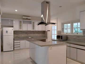 Modern Town House di Pejaten dg Taman & Unit Bagus Kondisi Semi Furnished HSE-A0586