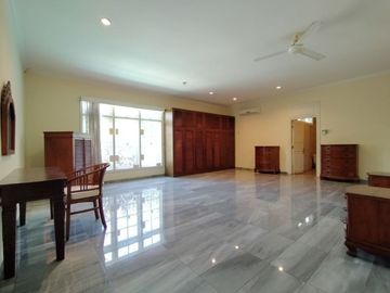 Modern Town House di Pejaten dg Taman & Unit Bagus Kondisi Semi Furnished HSE-A0586