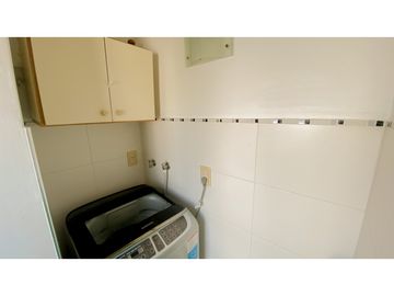 Triplex de tres ambientes con cochera doble y baulera.