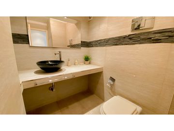 Triplex de tres ambientes con cochera doble y baulera.