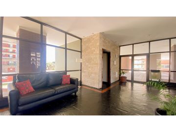Triplex de tres ambientes con cochera doble y baulera.