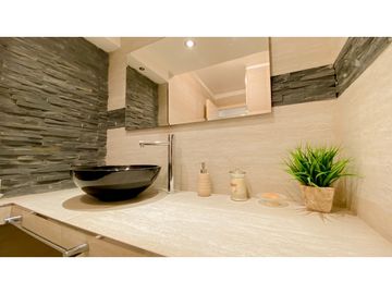 Triplex de tres ambientes con cochera doble y baulera.
