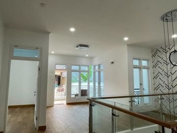 Rumah Strategis Modern Mewah Luas Jl Lebar Duren Sawit Jakarta Timur