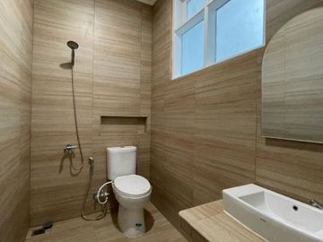 Rumah Strategis Modern Mewah Luas Jl Lebar Duren Sawit Jakarta Timur