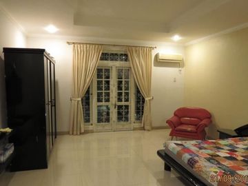 Rumah 1 lantai mega cinere dengan kolam renang