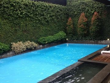 Rumah 1 lantai mega cinere dengan kolam renang